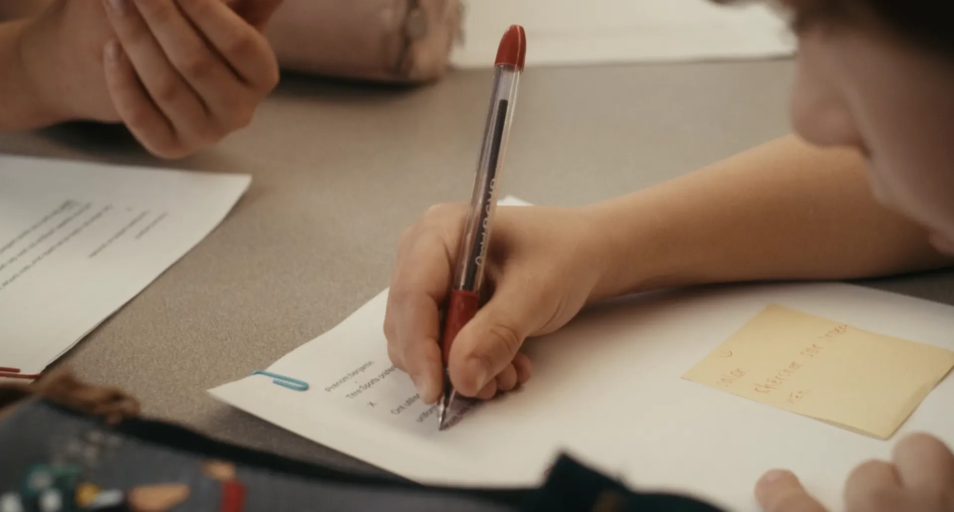 Enseigner la grammaire avec l'aide de la littérature jeunesse